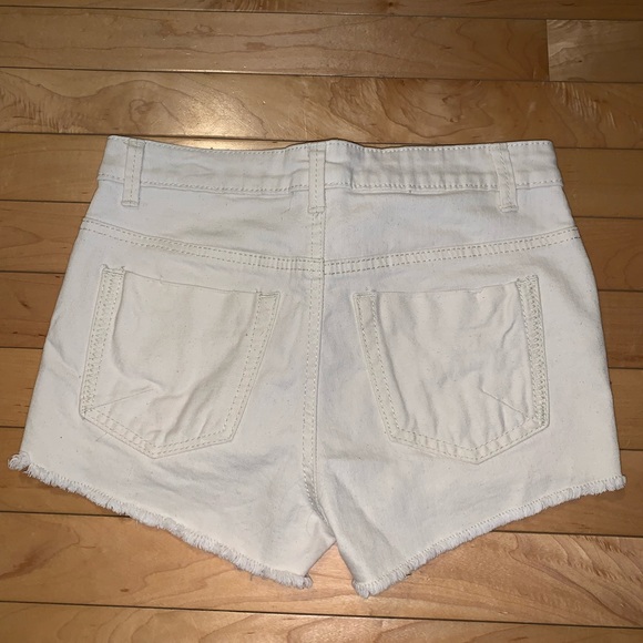 Cream colored jean shorts with lace design - Picture 2 of 3